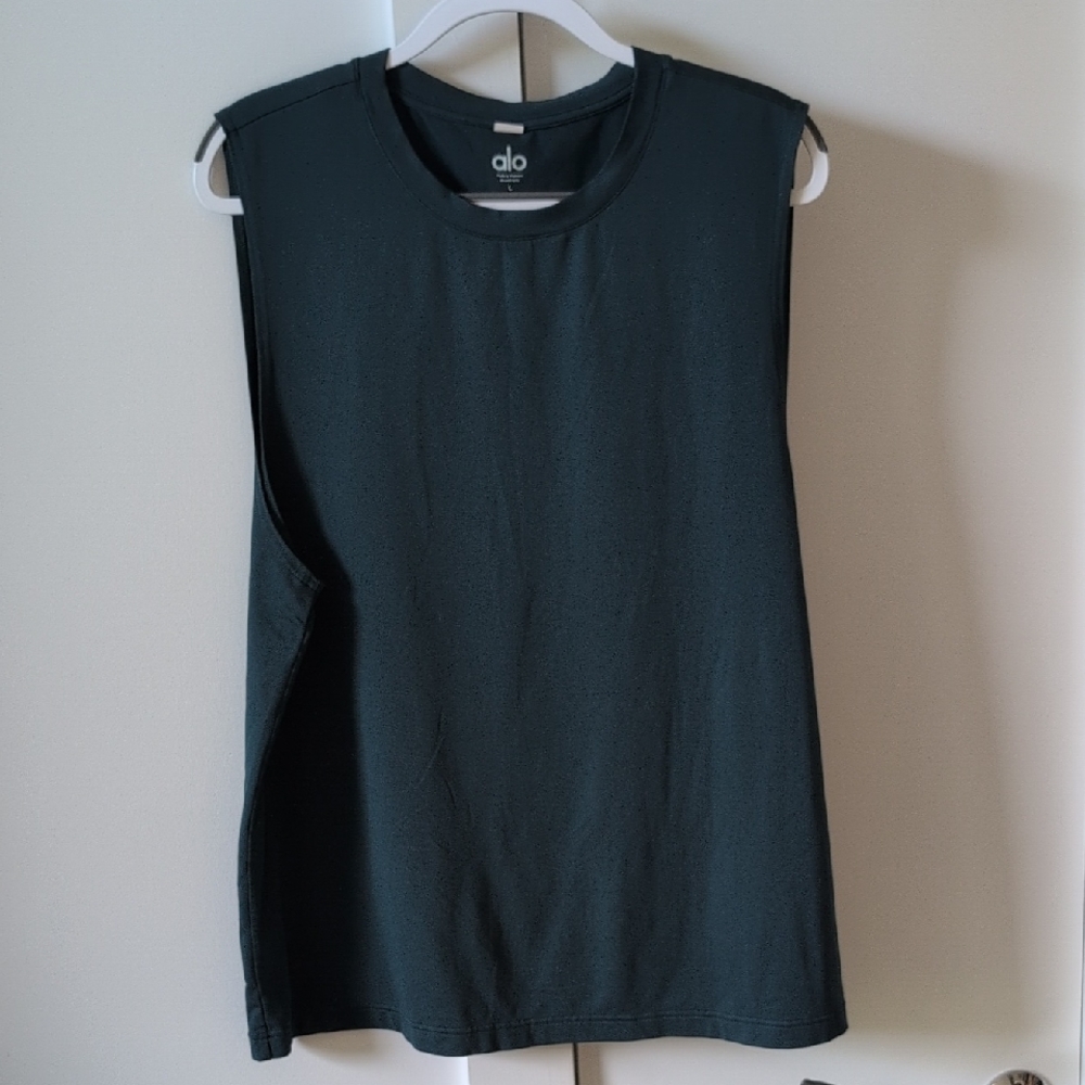 ALO Yoga Charcoal Conquer Muscle Tee